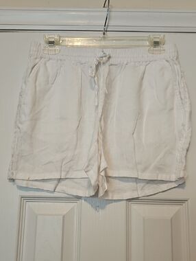 Crown & Ivy Women's White Drawstring Linen Shorts